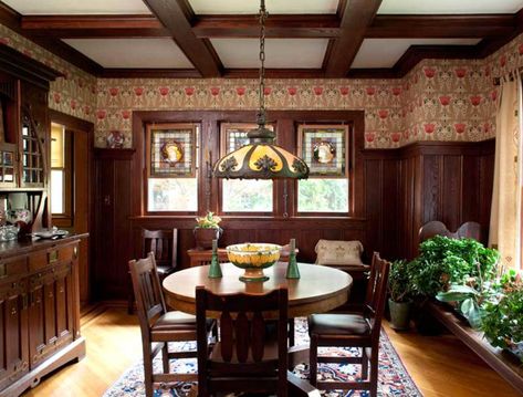 1910 Dining Room, 1910s House Interior, Craftsman Wallpaper, Historical Decor, Craftsman Style Interiors, Dinig Room, Moody Victorian, Craftsman Dining Room, Craftsman Houses