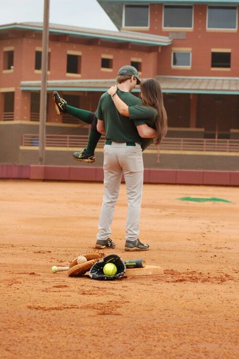 Baseball softball couple pictures Older Boyfriend Aesthetic Photos, Softball Boyfriend, Softball Couple Pictures, Softball Girlfriend, Baseball And Softball Couple Pictures, Softball Couples, Baseball And Softball Couple, Softball And Baseball Couple Goals, Baseball Softball Relationship