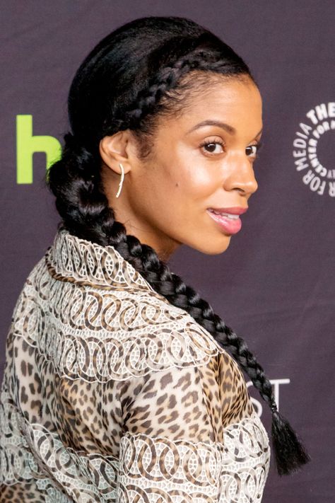 Susan Kelechi Watson Braids For Fall, Susan Kelechi Watson, How To Style Hair, Curly Crochet Braids, Hairstyles With Braids, Loose French Braids, Different Braids, Curly Hair Braids, Boxer Braids