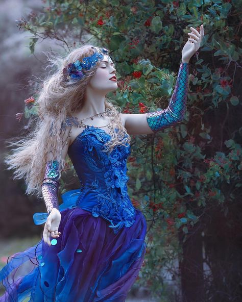 Fairytale Photography, Fantasy Dresses, Fantasy Photography, Fantasy Gowns, Princess Girl, Princess Aesthetic, Fantasy Costumes, Fantasy Dress, Arte Fantasy