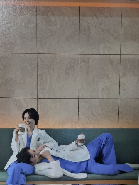 Korean Med School Aesthetic, Iksong Hospital Playlist, Healthcare Couple, Doctor Couple Aesthetic, Hospital Playlist Aesthetic, Doctors Love Couple, Doctors Couple Goals, Doctor Friends, Doctor Couple