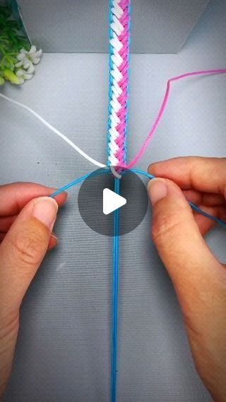 String Bracelets Easy, Make String Bracelets, Craft Knots, Bracelet Weaving, Diy Friendship Bracelets Tutorial, Paracord Tutorial, Bracelets Easy, String Bracelets, Friendship Bracelets Tutorial