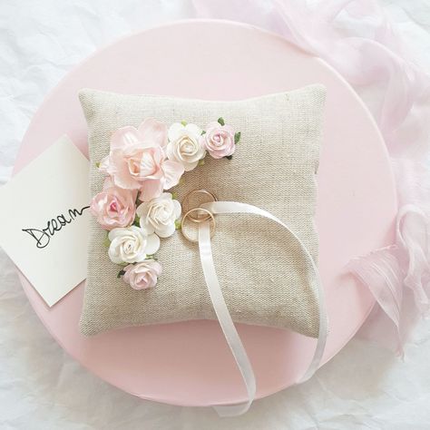 Ring holder Ring bearer pillow Blush Wedding ring pillow Blush Ring pillow with flowers Wedding Ring Pillow Diy, Ring Holder Diy, Wedding Ideas Rustic, Baby Breath Flower Crown, Tiffany Wedding Rings, Gold Infinity Ring, Wedding Ring Cushion, Gold Knot Ring, Flowers Pillow