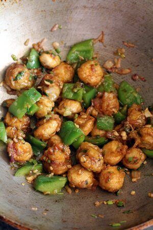 mushroom manchurian dry recipe, how to make mushroom manchurian Mushroom Starter Recipes, Starters Indian, Mushroom Starter, Fry Board, Mushroom Manchurian, Mushroom Starters, Manchurian Dry, Chinese Mushrooms, Green Chili Sauce