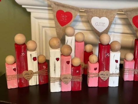 Valentine Gifts For Teens, Valentine Wood Crafts, Wooden Peg Dolls, Wood Family, Easy Valentine Crafts, Diy Valentine's Day Decorations, Valentine Craft, Rustic Valentine, Christmas Gifting