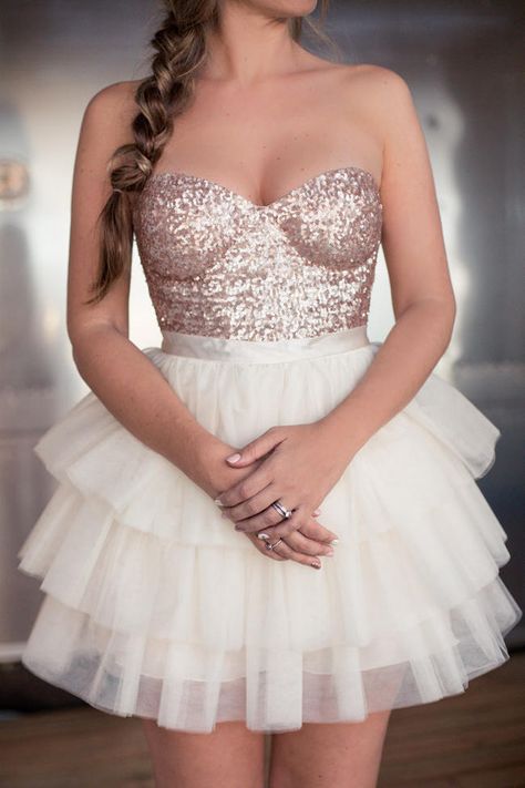 Gorgeous blush sequin bustier and white tulle skirt wedding dress ensemble // Janita Toerien Designs {Tasha Seccombe Photography} Snazzy Outfits, Sequin Bustier, Photography Bridesmaids, Tulle Skirt Wedding Dress, Tiered Wedding Dress, Sequins Prom Dress, Short Bridal Dress, White Tulle Skirt, Sequin Homecoming Dress