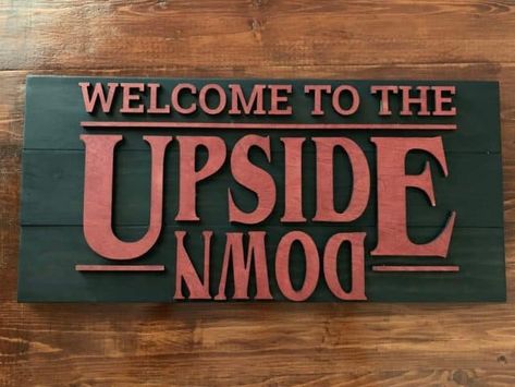 Upside Down Stranger Things Decorations, Stranger Things Bedroom Decor, Stranger Things Decoration Diy, Stranger Things Themed Bedroom, Stranger Things Themed Room, Stranger Things Yard Decor, Stranger Things Room Decor Diy, Stranger Things Bedroom Ideas, Stranger Things Decoracion