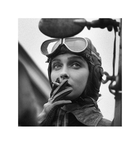 @stemolteni on Instagram: “Shirley Slade,Women’s Airforce Service Pilots 2 World War” Juliane Koepcke, Istoria Modei, Flot Makeup, Rare Historical Photos, Female Pilot, 얼굴 그리기, Camera Obscura, Photographie Portrait Inspiration, Marlene Dietrich