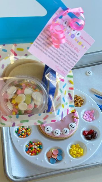 Friendship Bracelet Cookies, Friendship Bracelet Birthday Party, Beading Party, Birthday Plans, Diy Friendship Bracelet, Cookie Kit, Birthday Planning, Friendship Bracelets Diy, 10th Birthday