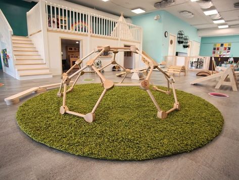 Nature Themed Indoor Playground, Indoor Nature Playground, Preschool Playground Ideas, Creche Design, Indoor Play Cafe, Indoor Playground Design, Preschool Playground, Play Cafe, Indoor Play Area