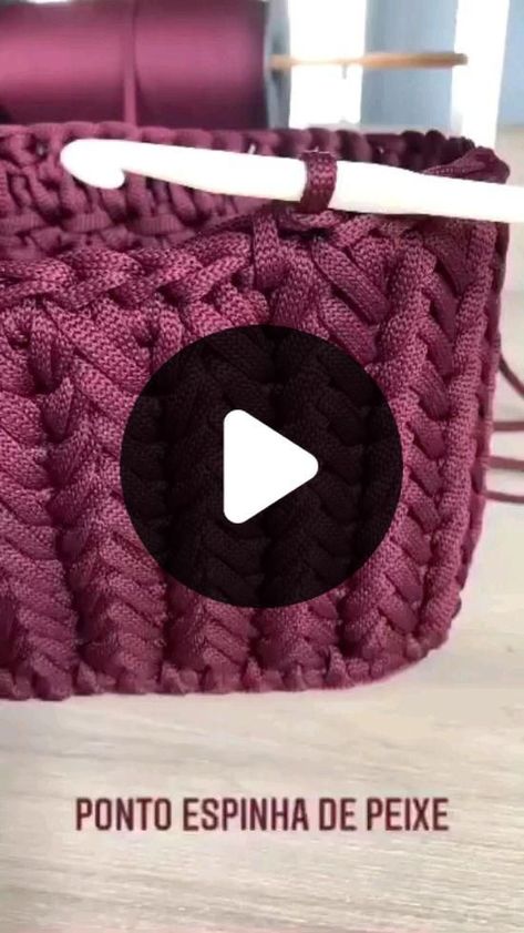 Newborn Crochet Patterns, Diy Crochet Bag, Free Crochet Bag, Crochet Braid Styles, Christina Perri, Crochet Tops Free Patterns, Crochet Clothes For Women, Crochet Handbags Patterns, Clothing Patterns Free