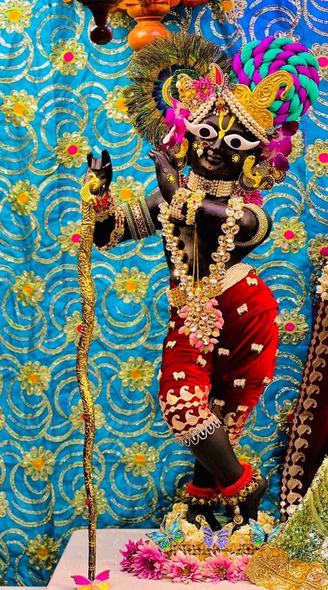 Radharaman Ji Aesthetic, Dark Core Aesthetic Wallpaper, Krishna Dress, Radhe Krishna Wallpapers, Lord Rama Images, Shree Krishna Wallpapers, Krishna Statue, Lord Krishna Hd Wallpaper, Pichwai Paintings