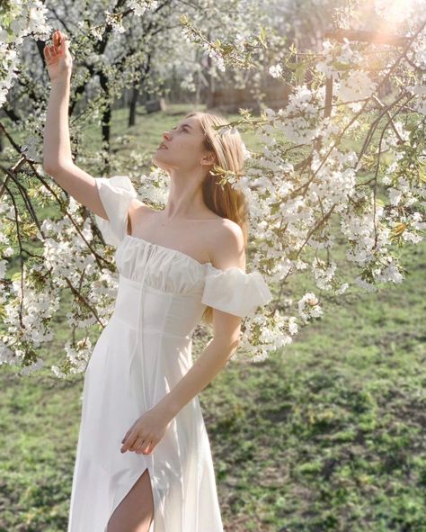 @__dianac__ shared a photo on Instagram: “𝒫𝓊𝓇𝒾𝓉𝓎 . . . #spring #springtime #fairy #fairytail #fineart #feminine #whitedress #springfashion #photoshoot #nature #bloom #sun #inspo…” • Apr 18, 2022 at 3:07pm UTC Purity Photoshoot, Persephone Photoshoot, Floral Dress Photoshoot, Flower Garden Photoshoot, Pretty Senior Pictures, Newjeans Core, Garden Photoshoot, Birthday Clip, Maternity Photography Outdoors