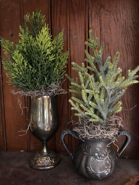 Pewter Christmas Decor, Decorating With Pewter Pieces, Decorating With Old Silver Pieces, Vintage Silver Decor Ideas, Decorating With Silver Trays, Christmas Vinette Ideas, Christmas Vingette Ideas, Decorating With Pewter, Decorating With Silver Pieces