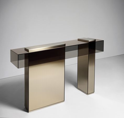 https://www.archiproducts.com/en/products/visionnaire/rectangular-glass-console-table-marty-console-table_338031 Luxe Interior Design, Designer Console Table, Entrance Cabinet, Wall Console, Console Table Design, Cabinet Glass, Console Table Decorating, Glass Console Table, Console Cabinet