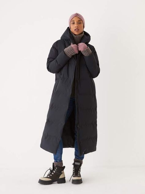 The Long Highland Puffer Coat in Black – Frank And Oak Canada European Fashion Summer, Frank And Oak, Chubby Fashion, Sustainable Textiles, Stylish Coat, Cute Spring Outfits, Coat Design, Winter Activities, Polar Fleece