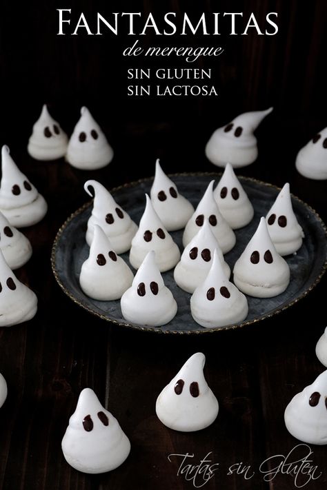 Tartas sin Gluten .....365 dias sin gluten: Fantasmitas de Merengue #singluten #sinlactosa Pasteles Halloween, Postres Halloween, Halloween Food Dinner, Little Cottages, Meringue Cookies, Halloween Goodies, Halloween Cakes, Macaroons, Sin Gluten