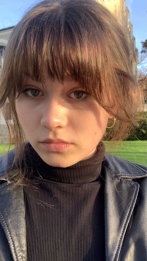 Bangs For Small Forehead, Small Forehead, Layered Hair With Bangs, Peinados Fáciles Para Cabello Corto, Layered Hair, Black Fits, Hairstyles With Bangs, Hair Inspo, Pretty People