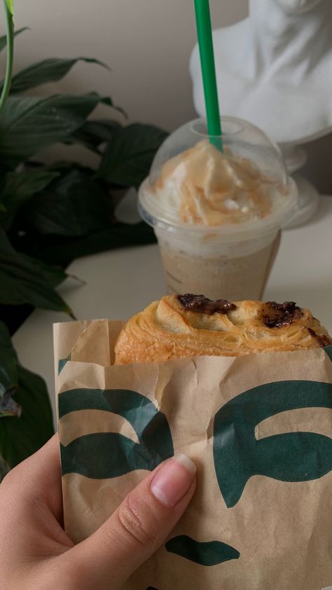 Iced Coffee And Croissant, Chocolate Croissant Starbucks, Starbucks Chocolate Croissant, Starbucks Croissant, Croissant Chocolate, Starbucks Breakfast, Fall Core, Starbucks Chocolate, Starbucks Drink Menu