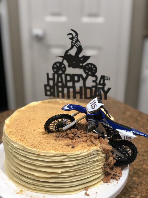 Dirt Bike Smash Cake, Dirt Bike Birthday Theme, Diy Dirt Bike Cake, Motocross Cake Ideas, Motorcycle Cake Kids, Bike Cakes For Boys, Dirt Bike Cakes For Boys, Motor Bike Cake, Dirt Bike Birthday Cake