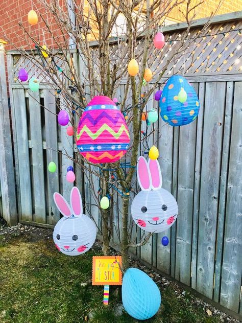 DIY Easter Decorations Which Are So Easy And Super Adorable - RecipeMagik Easter Eggs Activities, Eggs Activities, Easter Egg Activities, Easter Decorating Ideas, Diy Osterschmuck, Easter Outdoor, Easter Eggs Kids, Easter Wood Crafts, Easter Event