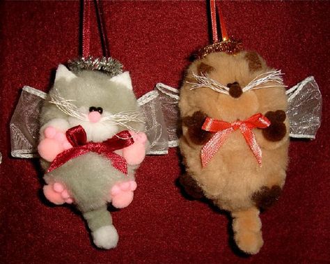 Pom Pom Angel Cats Pompom Cat, Pom Pom Ornaments, Angel Cats, Homemade Christmas Ornaments, Crafts Homemade, Funny Christmas Ornaments, Cat Christmas Tree, Ornaments Homemade, Christmas Ugly Sweater