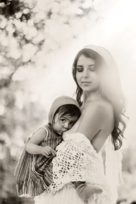 dreamy ethereal vintage inspired breastfeeding portraits Outdoor Breastfeeding Photoshoot, Breastfeeding Photoshoot Ideas Outdoors, 1 Year Breastfeeding Photoshoot, Breastfeeding Photoshoot Ideas At Home, Breastfeeding Photoshoot Ideas, Breastfeeding Mom, 2024 Inspiration, Photographs And Memories, Portrait Shoot