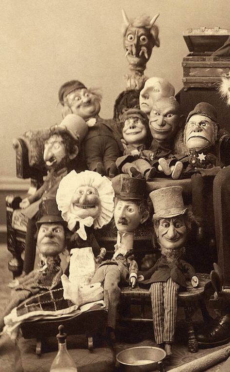 Puppets. Gus White Old Halloween Photos, Vintage Bizarre, Images Terrifiantes, Vintage Halloween Photos, Photo Halloween, Creepy Vintage, Creepy Photos, Punch And Judy, Vintage Halloween Costume