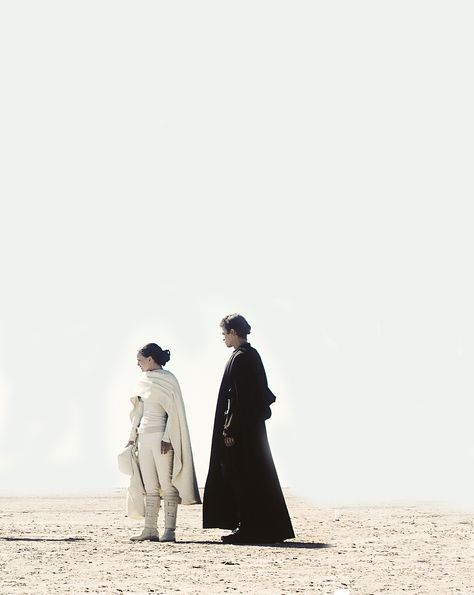 Episode II - Padme & Anakin in Tatooine Wars Aesthetic, Star Wars Padme, Anakin Vader, Anakin And Padme, Star Wars Anakin, Septième Art, Padme Amidala, Stars Wars, Star Wars Tattoo