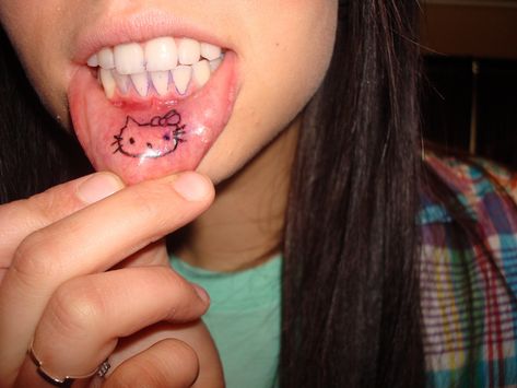 Hello Kitty lip tattoo Inside Lip Tattoos, Tatuaje Hello Kitty, Inner Lip Tattoo, Kitty Tattoos, Worst Tattoos, Country Tattoos, Kunst Tattoos, Hello Kitty Tattoos, Tattoo Trend