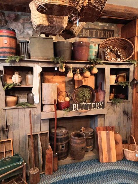 Primitive Dinning Room, Upstairs Kitchen, Primitive Cupboards, Primitive Homes, Pantry Ideas, Prim Decor, Primitive Kitchen, Primitive Antiques, Primitive Decorating Country