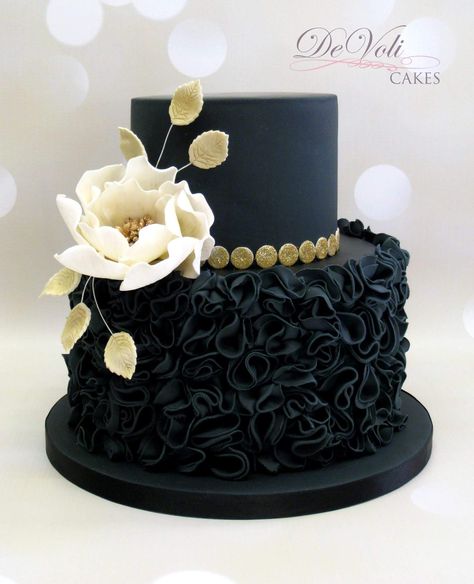 Black Fondant Cake, Black Birthday Cake, Black And Gold Cake, Black And Gold Wedding, New Birthday Cake, Diy Birthday Cake, Black Fondant, Fondant Cake Designs, Gold Birthday Cake