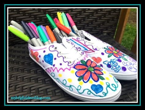 Design your canvas running shoes with a Sharpie Tie Dye Effect - My Bright Ideas Sharpie Tie Dye, Drawing Shoes, Sharpie Drawings, Shoe Makeover, I Love School, White Canvas Shoes, Shoes Drawing, Funky Design, Canvas Ideas