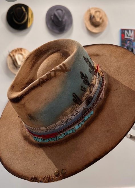 Custom Hats For Women, Cowboy Hat Decorations Ideas, Custom Hat Ideas, Small Boutique Ideas, Painting Hats, Burn Hats, Burnt Hats, Cowboy Hat Crafts, Cowboy Hat Design