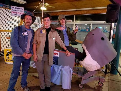 Jaws Costume, Jaws Halloween, Jaws Boat, Water Halloween, Boat Captain, Diy Halloween Costumes, Diy Halloween, Halloween Diy, Canada Goose Jackets