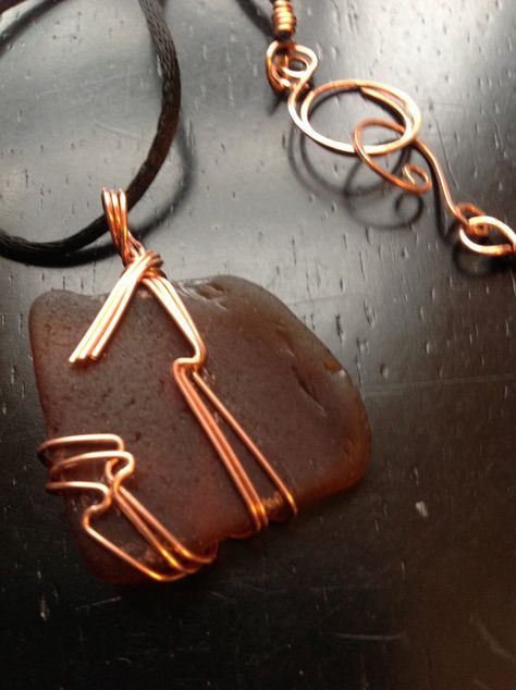 Beach Glass Jewelry, Brown Sea, Jewelry Making Classes, Bijoux Fil Aluminium, Beachglass Jewelry, Rock Jewelry, Jewelry Wire, Homemade Jewelry, Sea Glass Necklace