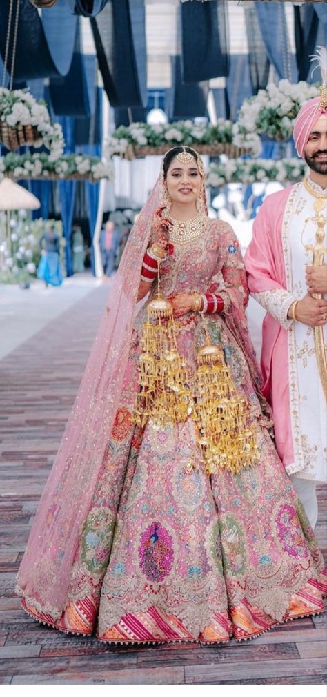 Light Colour Bridal Lehenga, Reception Lehenga Bridal, Luxurious Lehenga, Lehenga Bridal, Latest Bridal Lehenga, Style Hacks, Reception Lehenga, Lehnga Dress, Satin Fashion