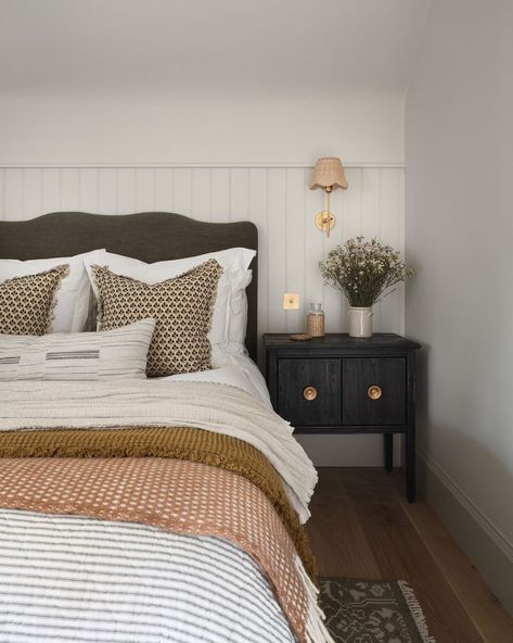 35 Shiplap Half Wall Ideas for Any Room in the House Headboard Living Room, Half Wall Bedroom Ideas, Wanescotting Half Bedroom Wall, Half Wall Decorating Ideas, Beadboard Half Wall Bedroom, Half Wall Shiplap, Half Shiplap Wall, Shiplap Bedroom Wall, Shiplap Wall Bedroom