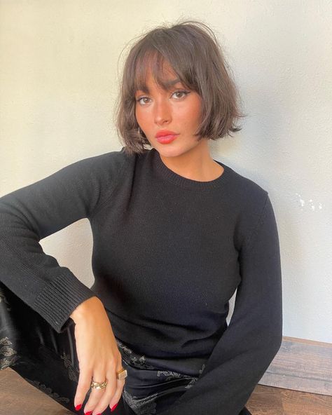 Ladies Short Hair, Thick Hair Bob Haircut, Haircuts For Ladies, Long Hair Cut Short, Taylor Lashae, Maya Jama, Natural Curly Hair Cuts, Side Bangs Hairstyles, Short Hair Hairstyles