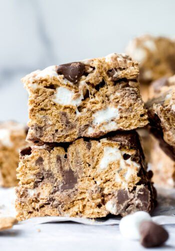 Golden Grahams S’mores Squares 4 Golden Graham Squares, Golden Graham Treats, Golden Graham Smores, Smores Bar Recipe, Bourbon Chicken Recipe, Cookies And Cups, Golden Grahams, S Mores Bars, Smores Dessert