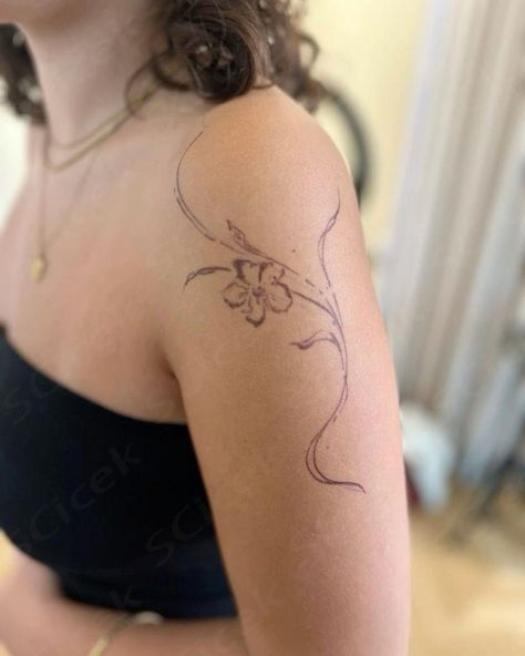 Ornamental Spine Tattoos, Hip Tattoo Flower, Snapdragon Tattoo, Tattoo Brazo Mujer, Self Love Tattoo, Drawing Styles, Small Pretty Tattoos, Petite Tattoos, Classy Tattoos