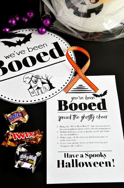 halloween family activities Boo Your Neighbors, Fun Halloween Activities, You've Been Booed, Halloween Countdown, Spooky Treats, Autumn Crafts, Neighbor Gifts, Theme Halloween, Halloween Activities