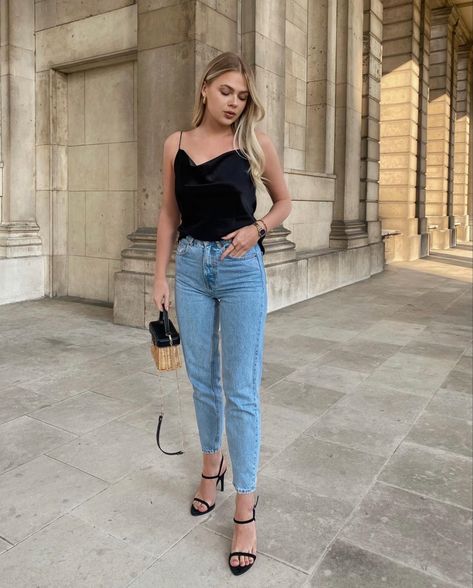 Outfit Para Date, Dinner Date Outfit Jeans, Date Outfit Ideas, Dinner Date Outfits, Outfit Elegantes, First Date Outfits, Silk Tops, Date Outfit, Date Outfit Casual