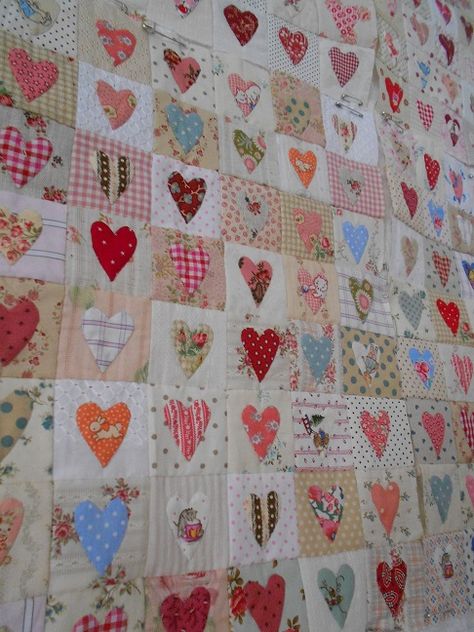 Crazy Patchwork Quilt, Heart Quilts, Quilting Blogs, Heart Quilt Pattern, English Paper Piecing Quilts, Scrap Fabric Crafts, Baby Quilt Patterns, Scrap Quilt Patterns, Pretty Quilt