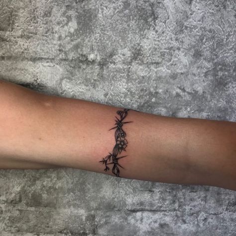 200+ Best Barbed Wire Tattoo Designs For Men and Women (2023) - TattoosBoyGirl Punchy Tattoos, Southern Tattoos, Barbed Wire Tattoos, Cowgirl Tattoos, Wrap Around Tattoo, Cowboy Tattoos, Country Tattoos, Wrap Tattoo, Tattoos Infinity