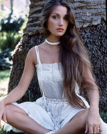 young Jane white sundress | Jane seymour, Lady jane seymour, Actresses Lady Jane Seymour, 70s Glamour, James Bond Girls, Era Fashion, Alexis Bledel, Ann Margret, Disco Era, Vivien Leigh, Bond Girls