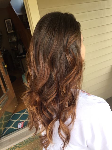 Brown Hair With Strawberry Balayage, Auburn Balayage Brown Hair, Brunette And Auburn Hair, Auburn Bayalage Hair Brunettes, Brunette Balayage Hair Red Undertones, Auburn Balayage Brunette, Warm Copper Balayage Brunette, Subtle Balayage Brunette, Auburn Balayage