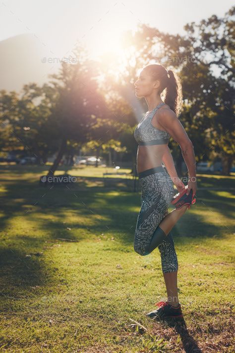 Outdoor Fitness Photoshoot Women, Cloud Shoot, Female Stretching, Outdoor Fitness Photoshoot, Pose Running, Coach Photoshoot, Tennis Shoot, Male Fitness Photography, Runner Athlete