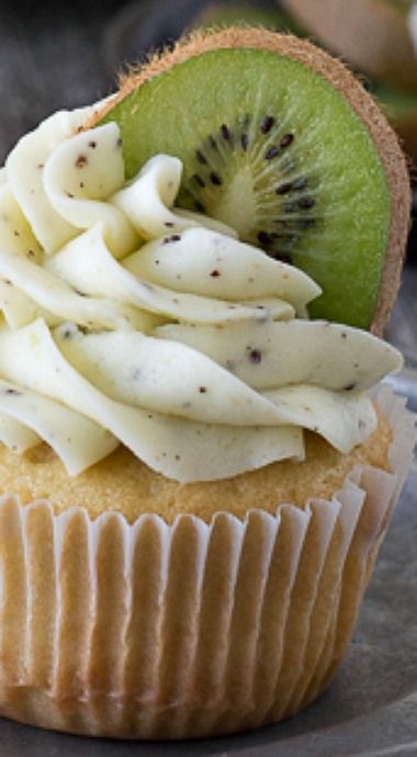 Kiwi Cupcakes Kiwi Frosting, Kiwi Cupcakes, Decadent Cupcakes, Delicious Cupcakes Recipes, Cream Cheese Cupcakes, Buttercream Cupcakes, Cupcakes Recipe, Jell O, Instant Pudding