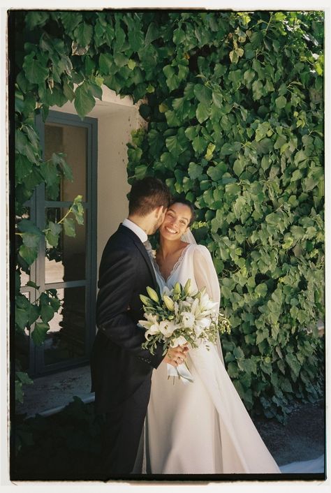 FILM WEDDING photographer in TUSCANY, Italy - 35mm & 120 format — Norwud North Italy Wedding, Analogue Wedding Photography, European Wedding Aesthetic, Tuscany Italy Wedding, Germany Wedding, Film Shot, Wedding Dress Photography, Europe Wedding, Wedding Moodboard